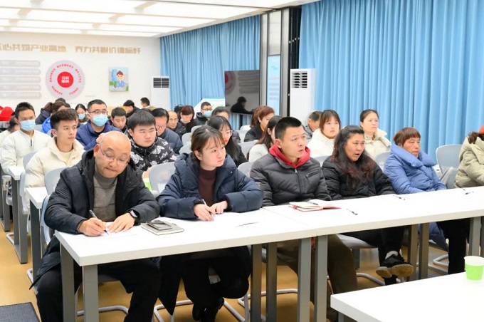 深入社區(qū)，傾聽民聲 成都市人大代表龔曉鷗開展“幸福美好生活十大工程”宣講 第2張